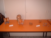 Cadres, pots, colliers en argile