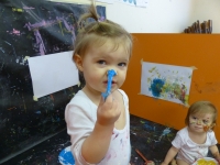 Je regarde la réaction de maman... aux ateliers tout est permis ! ;)