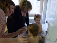 Pour finir un bon bain de la lavabo s'impose... et elles y seraient bien resté un peu plus !