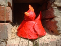 Poule en plâtre