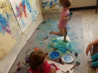 La peinture, ça se fait même en dansant !